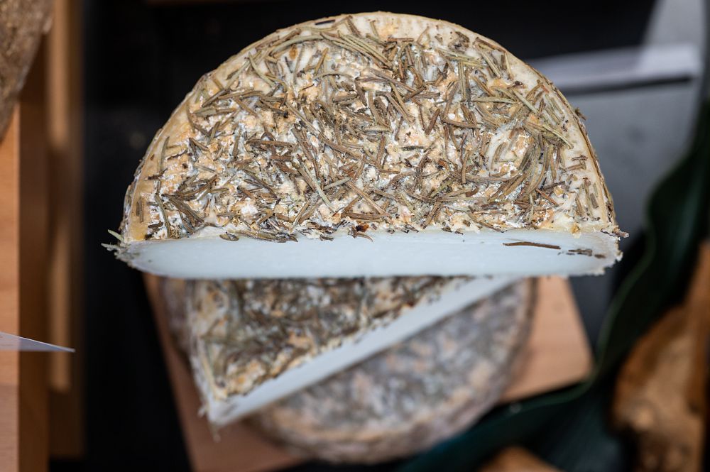 Piccola guida ai formaggi a latte crudo